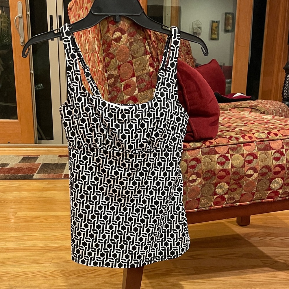 Lands' End Square Neck Underwire Tankini Top. Black with white geolink. Sz 4 NWT